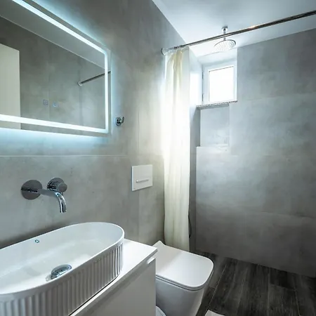 Lekursi Penthouse * Саранда